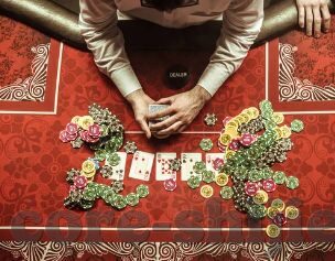 炸金花和德州扑克-炸金花与德州扑克，策略与运气的交织